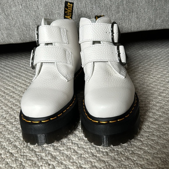 NEW DR MARTENS DEVON HEART LEATHER PLATFORM BOOTS - Picture 8 of 12